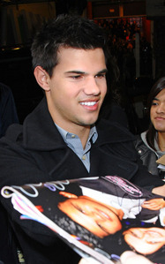 LOL so do i =D
easy :]
Couldnt rlly find one, hope this one is kk.

Next Pic: Taylor with his fans :D