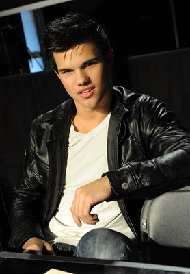  Sexylicious :P tiếp theo pic: Taylor with Victoria Justice