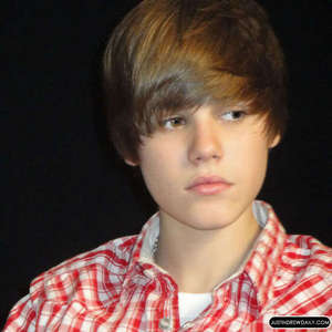  HERES ANOTHER PICTURE OF THIS CANADIAN CUTIE THAT I pag-ibig TEAM BIEBER FOREVER
