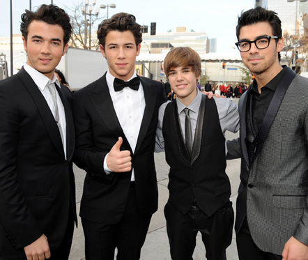 ok the jonas bros are awesome! but love justin to! and justin is hot! love u both