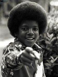  Post here your preferito picture of little Michael smiling.. he has the sweetest smile in the whole wo