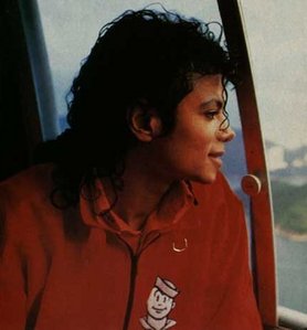 Have you ever seen Michael Jackson in your dream? Yes or No and how was it??