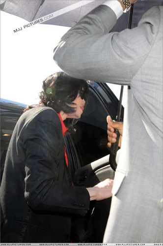  2006 - 2008 > Various > Michael shopping at Off The dinding