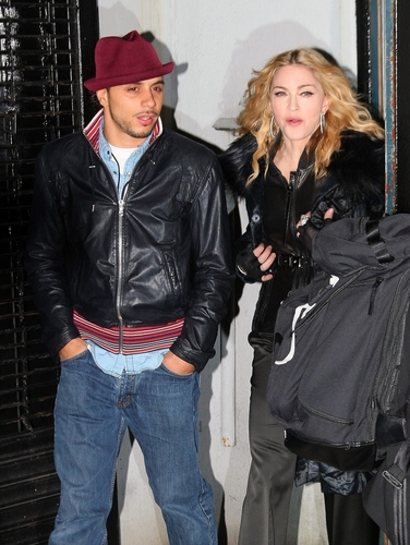  2010.01.22 - Madonna leaves 'Hope for Haiti', NYC
