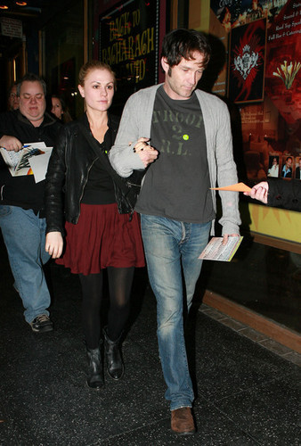  Anna Paquin and Steven Moyer oustide the Radiohead charity konsert at the Henry Fonda Theatre