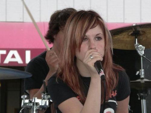  Hayley Williams: An old 사진 of her (All We Know Is Falling era)