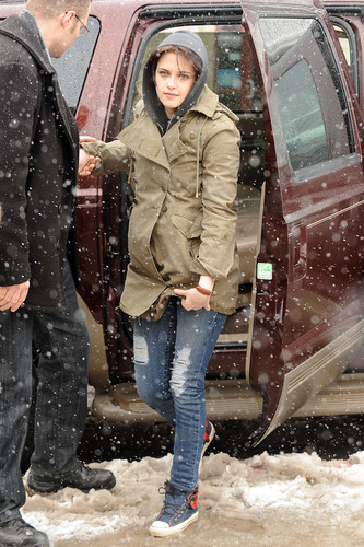 Kristen Braves the snow at Sundance 