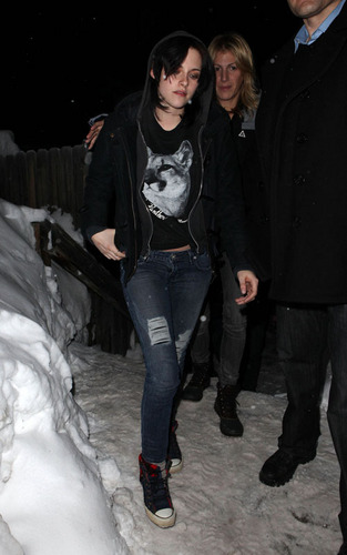  Kristen arriving at Joan Jett buổi hòa nhạc