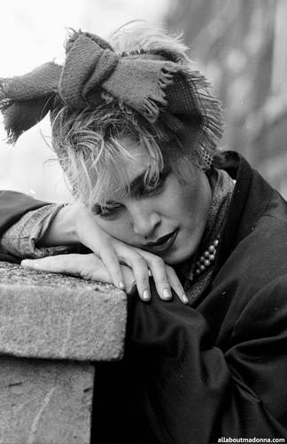  Madonna photographed da Joe Bangay in Londra (1983)