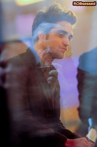  Robert Pattinson in NYC Nov 19th 2009
