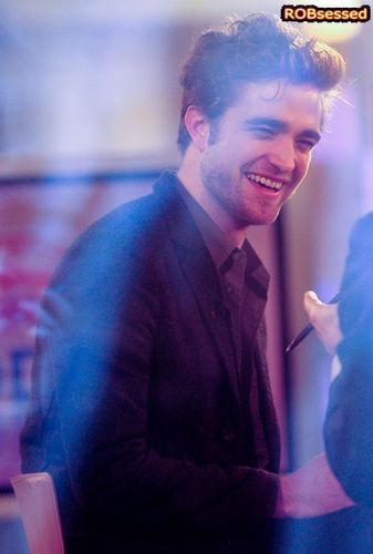  Robert Pattinson in NYC Nov 19th 2009