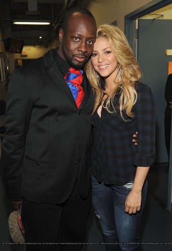  Shakira & Wyclef - Backstage at 'Hope for Haiti Now", January 22
