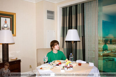  Justin Bieber>Photoshop>Sam Comen 2009
