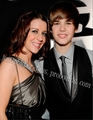 Justin & his mom at The Grammys - justin-bieber photo