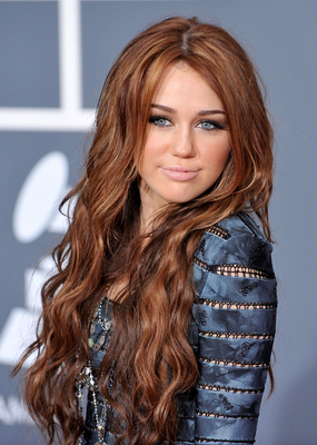 http://images2.fanpop.com/image/photos/10200000/Miley-2010-Grammy-Awards-miley-cyrus-10208725-285-400.jpg