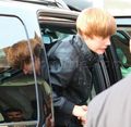 Candids > 2010 > February 1st - Arriving At The Studio For The Remake Of ''We Are The World'' - justin-bieber photo