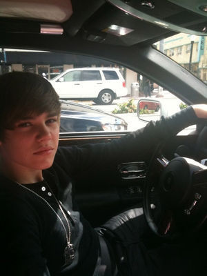  Justin Bieber driving