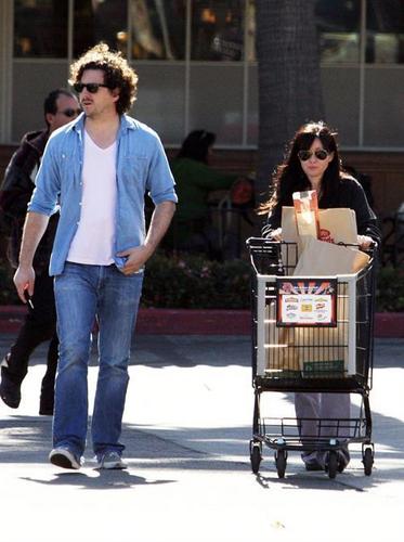 Shannen with Kurt shops for groceries in Malibu