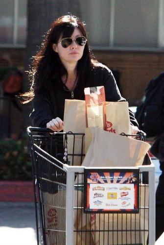  Shannen with Kurt shops for groceries in Malibu