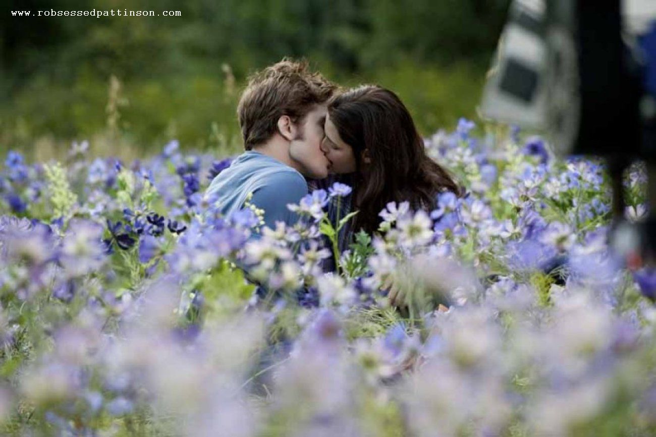 New* B/E in the Meadow-Kisses - Twilight Series Photo (10418928) - Fanpop
