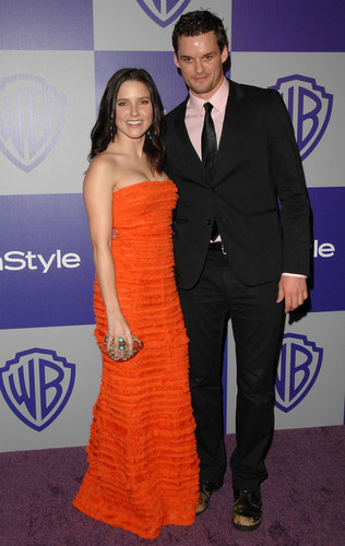  Austin Nicholls and Sophia গুল্ম at 11th Annual Warner Brothers And InStyle Golden Globe After-Party