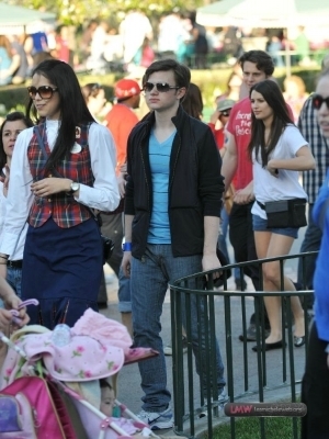  Glee Cast @ Disneyland on Valenitnes dag (2010)