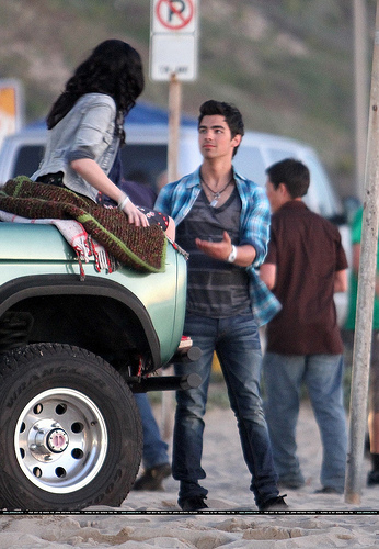  Jemi shooting the music video for 'Make a Wave'. 15.02.10