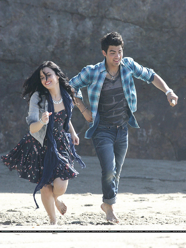 Jemi shooting the music video for 'Make a Wave'. 15.02.10