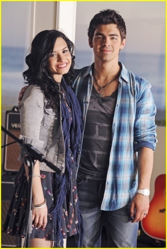 Jemi shooting the music video for'Make a Wave' 150210