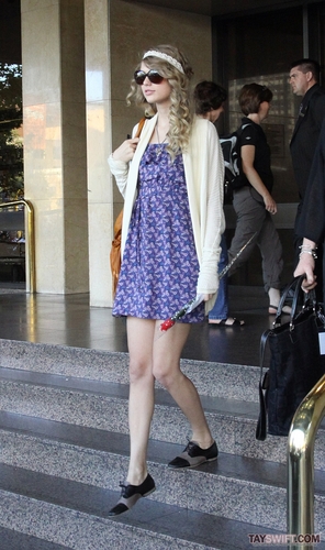  Taylor leaving the Hilton Adelaide Hotel in Australia (Feb 13)
