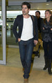 Colin Farrell and Alicja Bachleda-Curus arriving at Heathrow Airport (Feb 18) - celebrity-couples photo