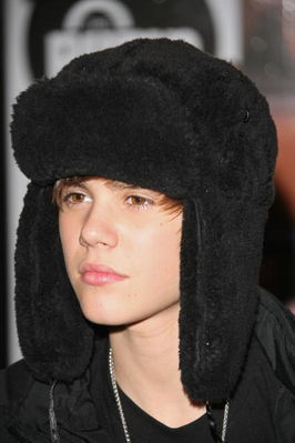  Events > 2010 > February 22nd - Justin Bieber Meets অনুরাগী At Citadium In Paris