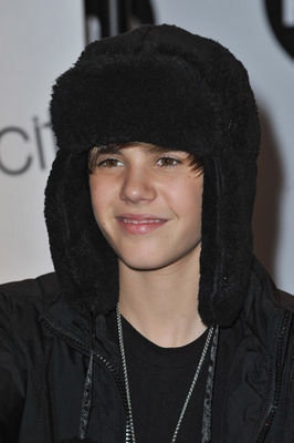  Events > 2010 > February 22nd - Justin Bieber Meets fans At Citadium In Paris
