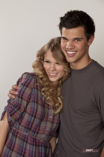 Taylor Lautner & Taylor Swift  - Valentine's Day Portraits