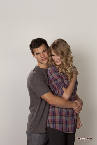 Taylor Lautner & Taylor Swift  - Valentine's Day Portraits