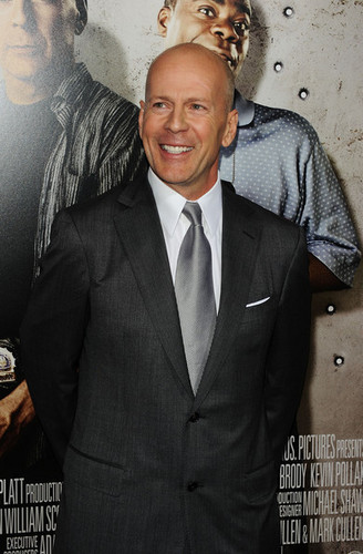  Bruce Willis @ the Premiere of 'Cop Out'