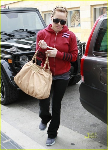 Hilary out in Hollywood