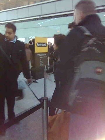  Rob and Kristen at Heathrow in Londres