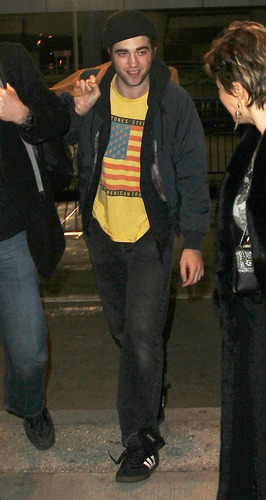 Robert Pattinson Leaving New York City