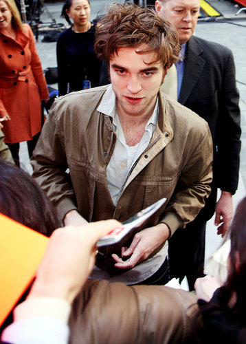  Robert Pattinson Visits The Today প্রদর্শনী