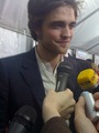 Robert Pattinson arrives at the Remember Me Premiere - twilight-series photo