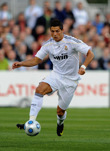  C.RONALDO THE BEST PLAYER IN REAL M. THE BEST IN HISTORY