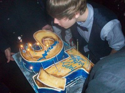 Justin Bieber Birthday Cake on Bieber 16 Birthday     Justin Bieber Photo  10731912    Fanpop