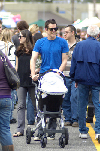  Johnny Knoxville, Naomi Nelson & Their Baby Rocko Akira Clapp Walking in LA