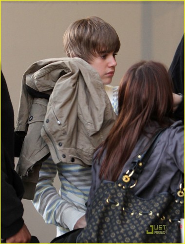  Justin Bieber is a Toronto ‘TogRead >>Wed, 03 March 2010 at 10:05 am<<