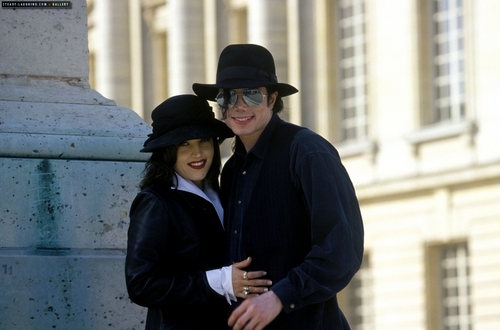  MJ in Versailles দুর্গ