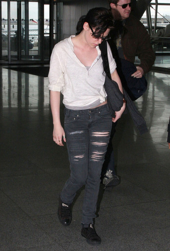  もっと見る Pics of Kristen Leaving NYC (HQ)