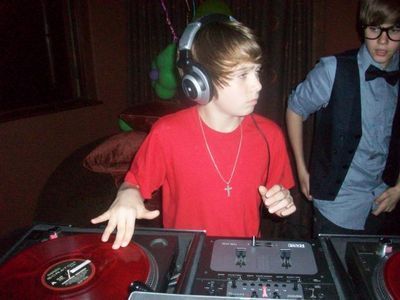  Other gambar > Personal foto > Justin's 16th Birthday Bash (2010)
