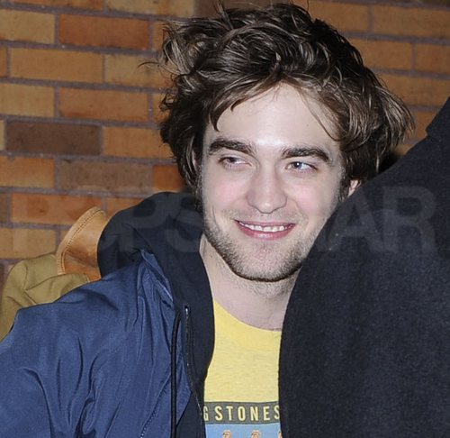  Robert Pattinson Arriving/Leaving The Daily Показать