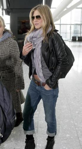  Jennifer @ Heathrow Airport